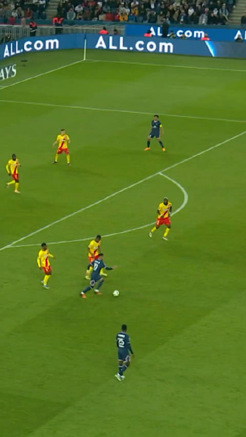 精彩瞬间回放，球场上演绝佳表现的简单介绍