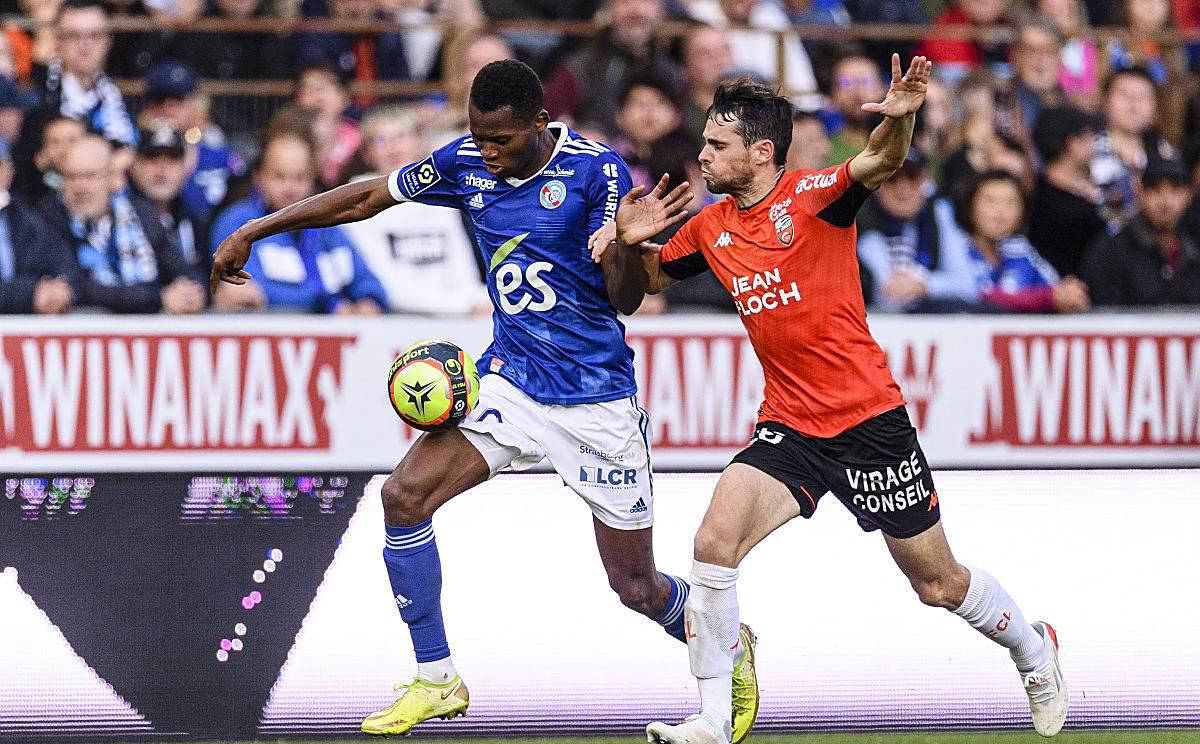 里昂客场逆转，取得关键胜利