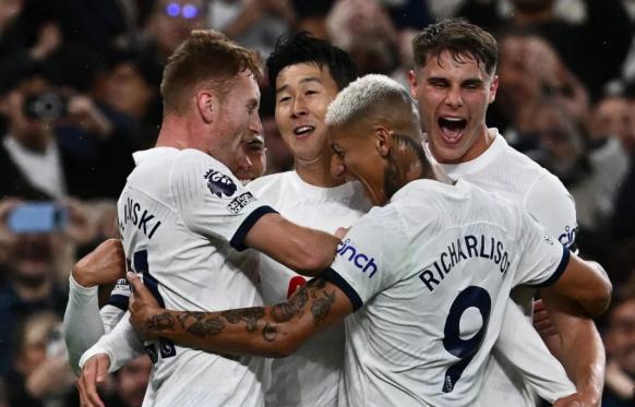 包含托特纳姆热刺队实现逆袭，夺得关键胜利的词条