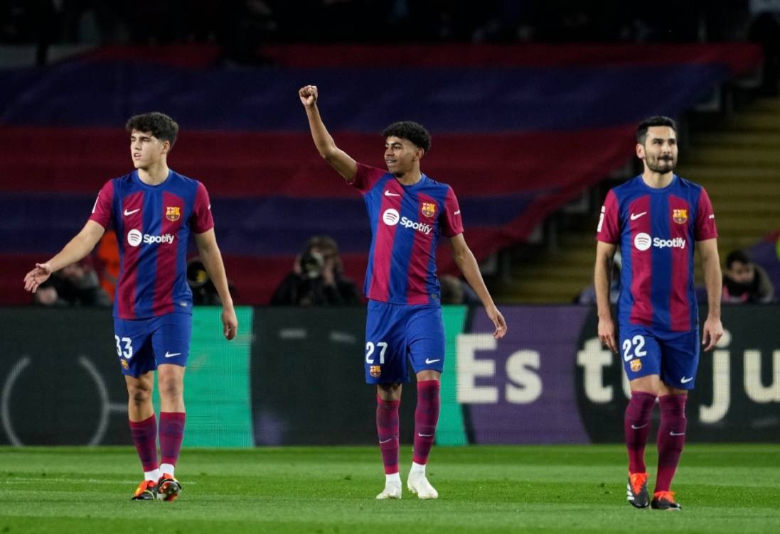 包含格拉纳达客场逆转，取得胜利的词条