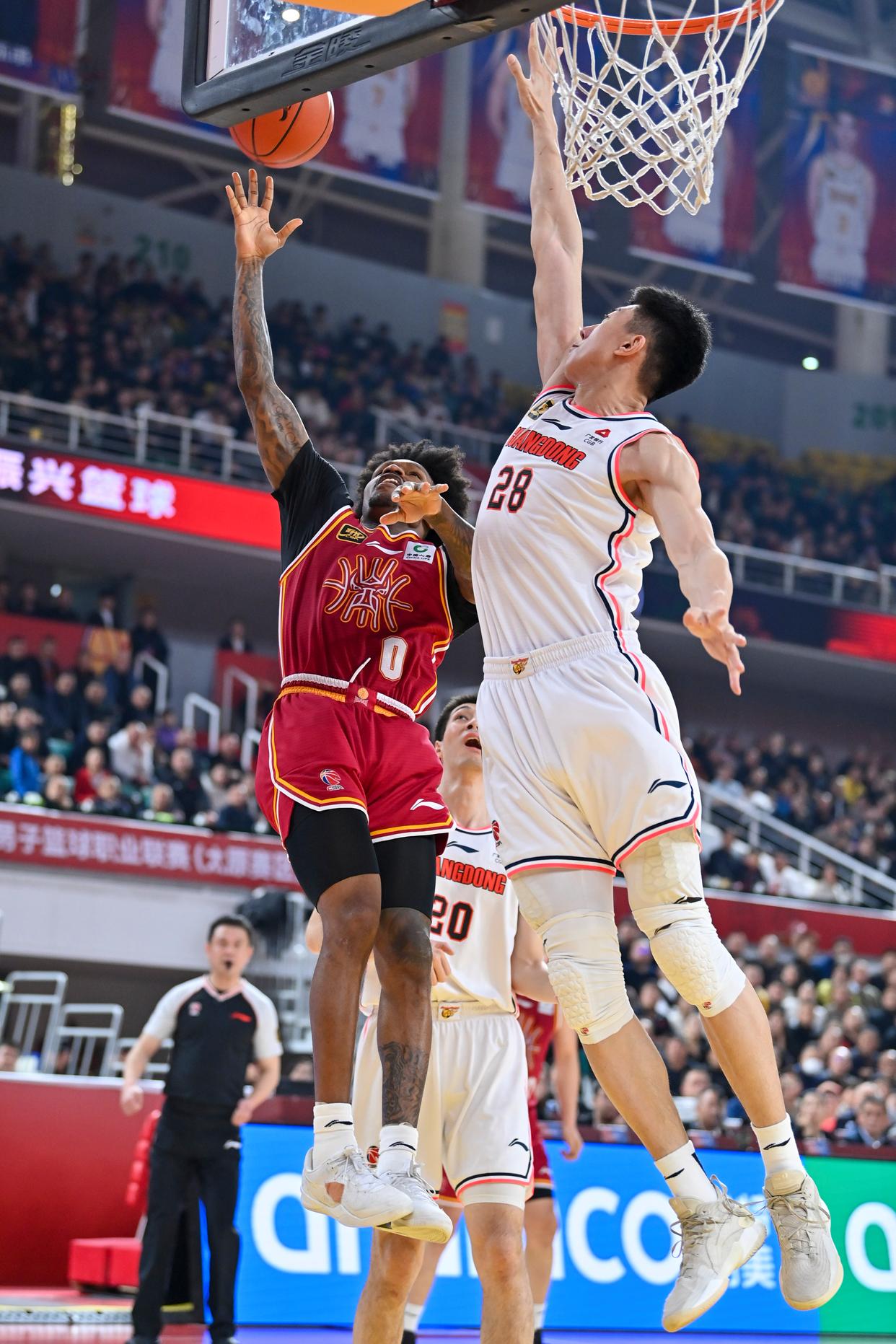 中国篮球迎来冬日暖阳，CBA赛场闪耀