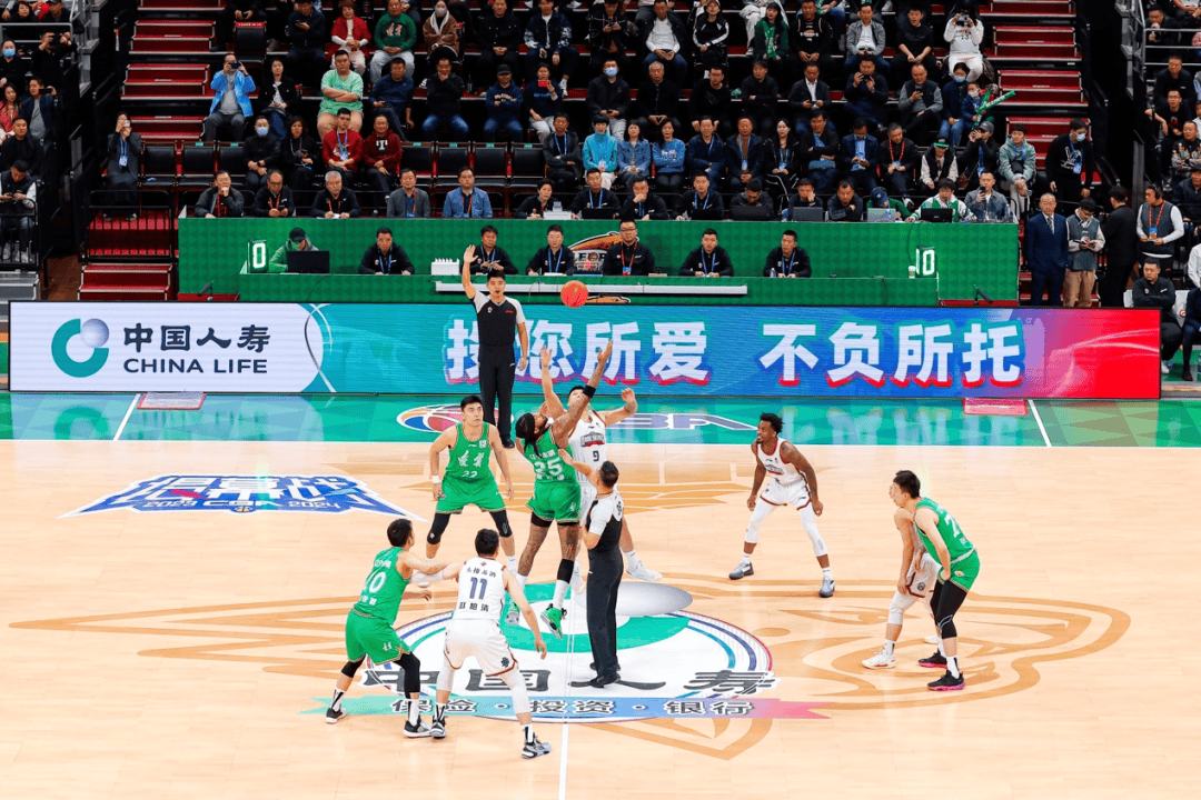 中国篮球迎来冬日暖阳，CBA赛场闪耀