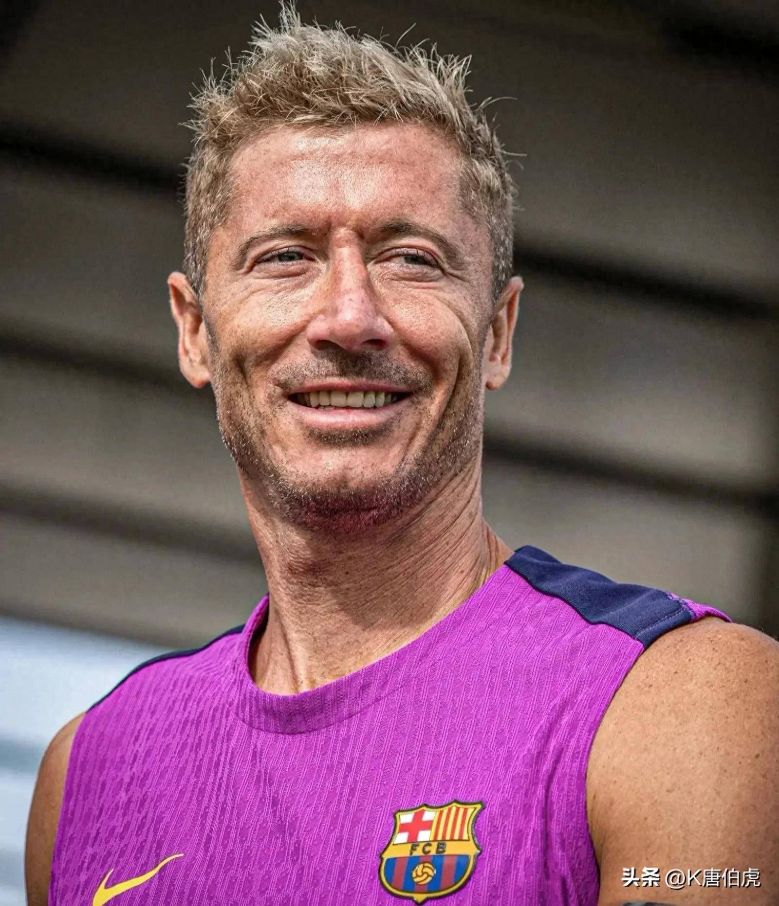 雷火电竞充值-日本羽毛球队横扫法国男篮，莱万打破历史纪录顶尖较量四强赛，让粉丝疯狂欢呼的简单介绍