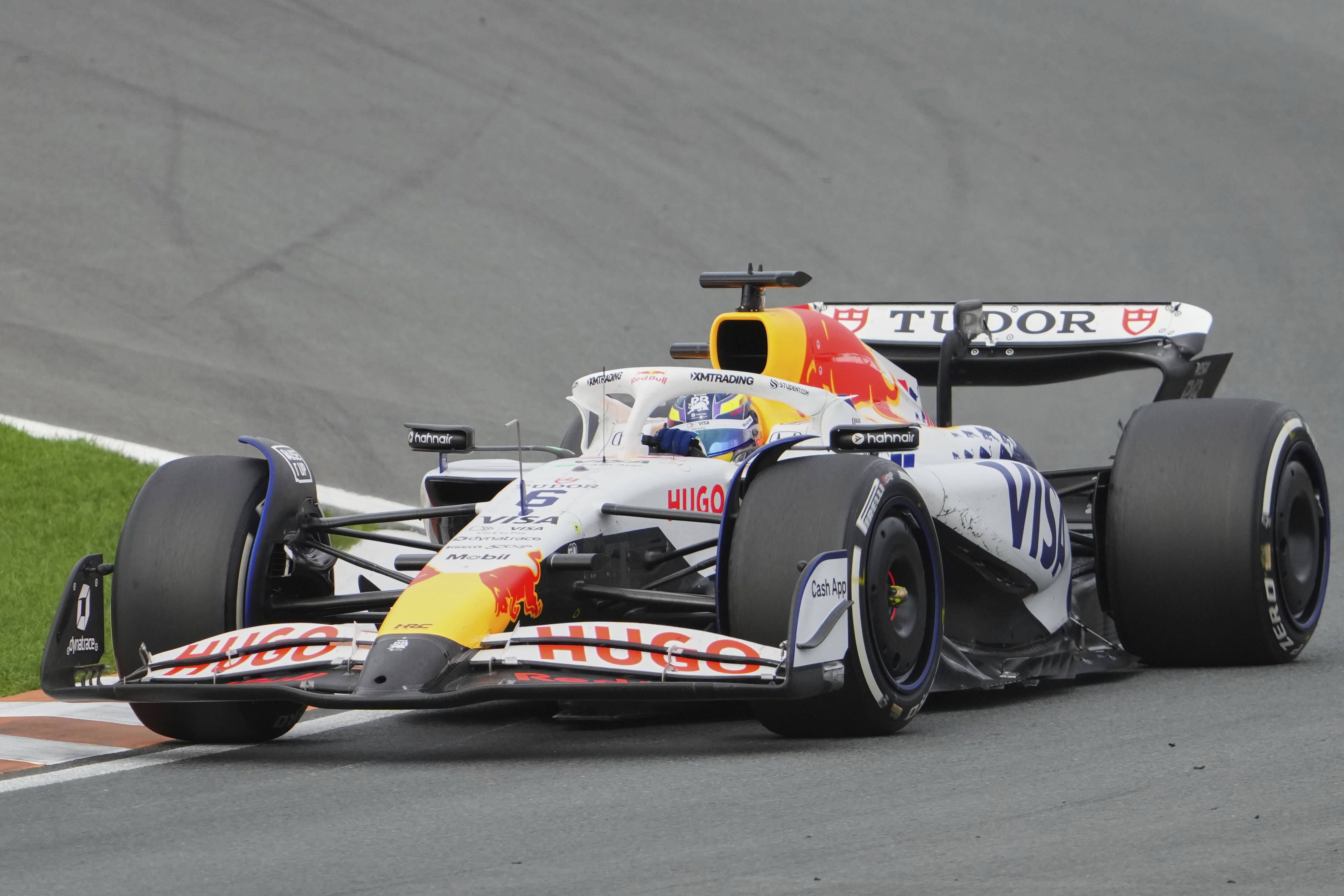 雷火电竞亚洲先驱-红牛二队险胜迈凯伦，汉密尔顿高光表现