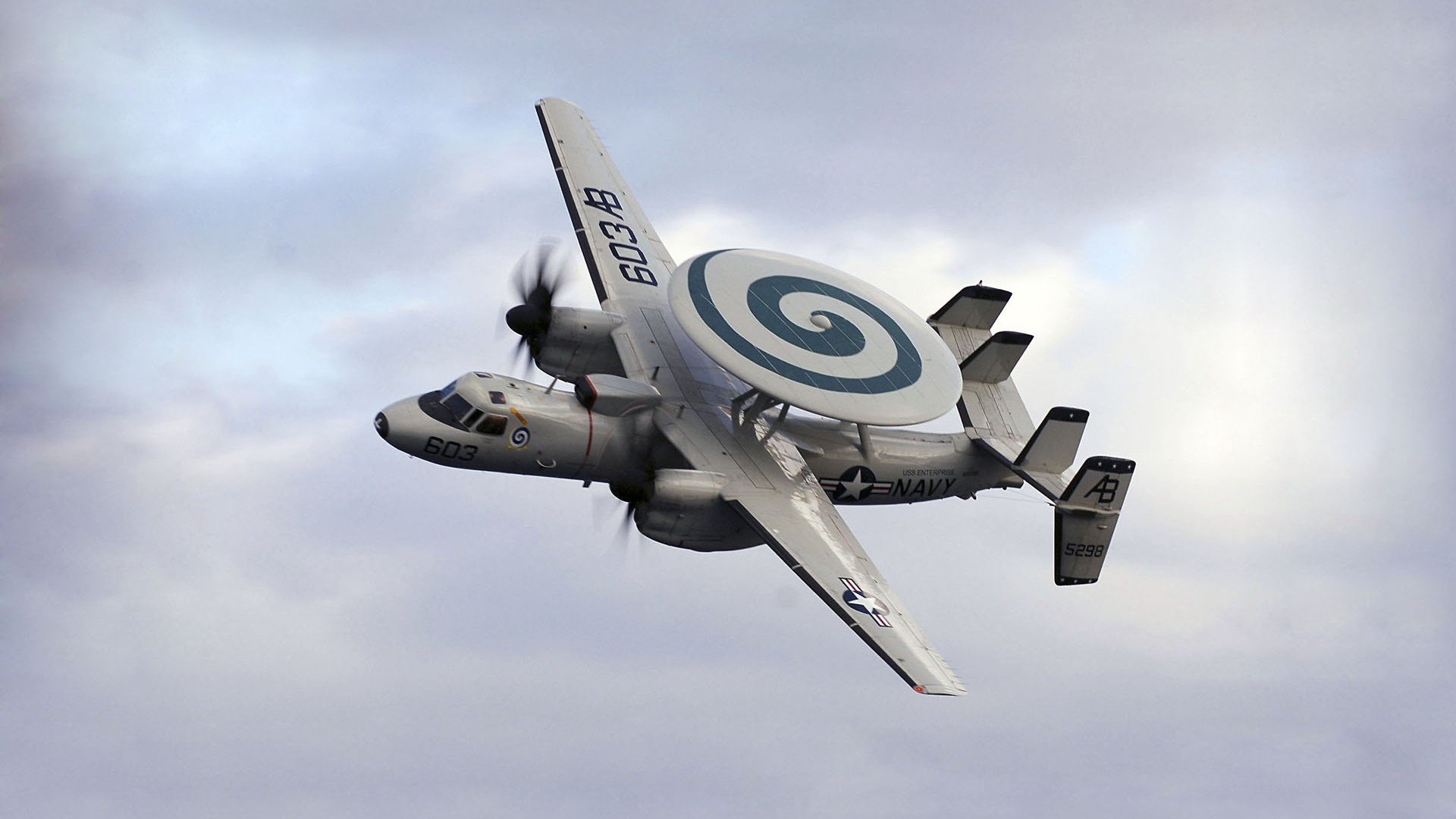 雷火电竞入驻-当诺坎普遇见麦迪逊，双线战场上的胜利哲学